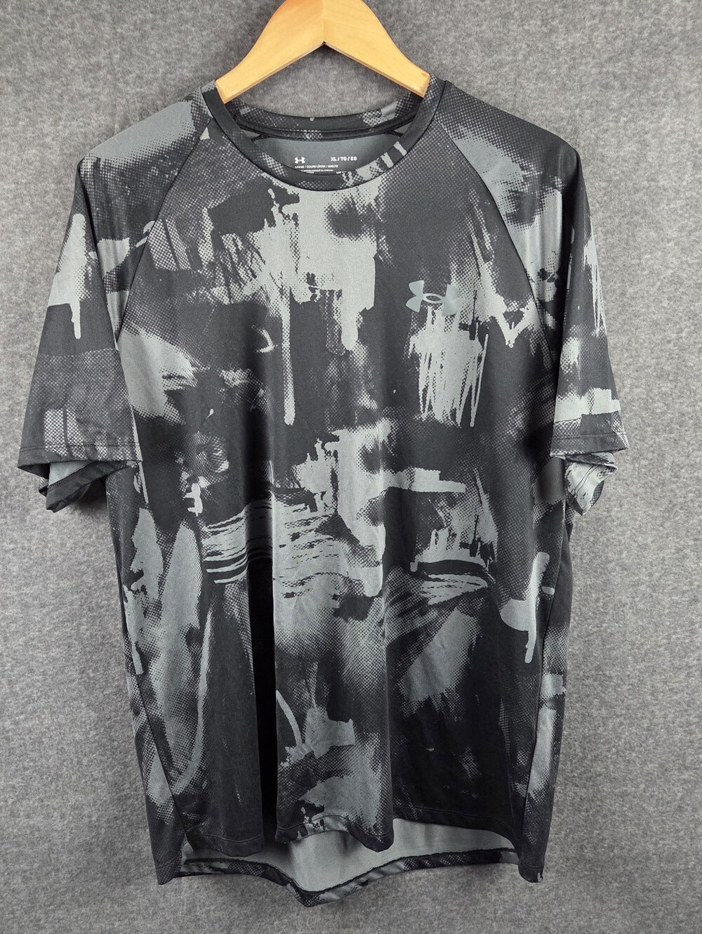 Under Armour Graphic T Shirt Mens XL Black Short Sleeve Performance Stretch